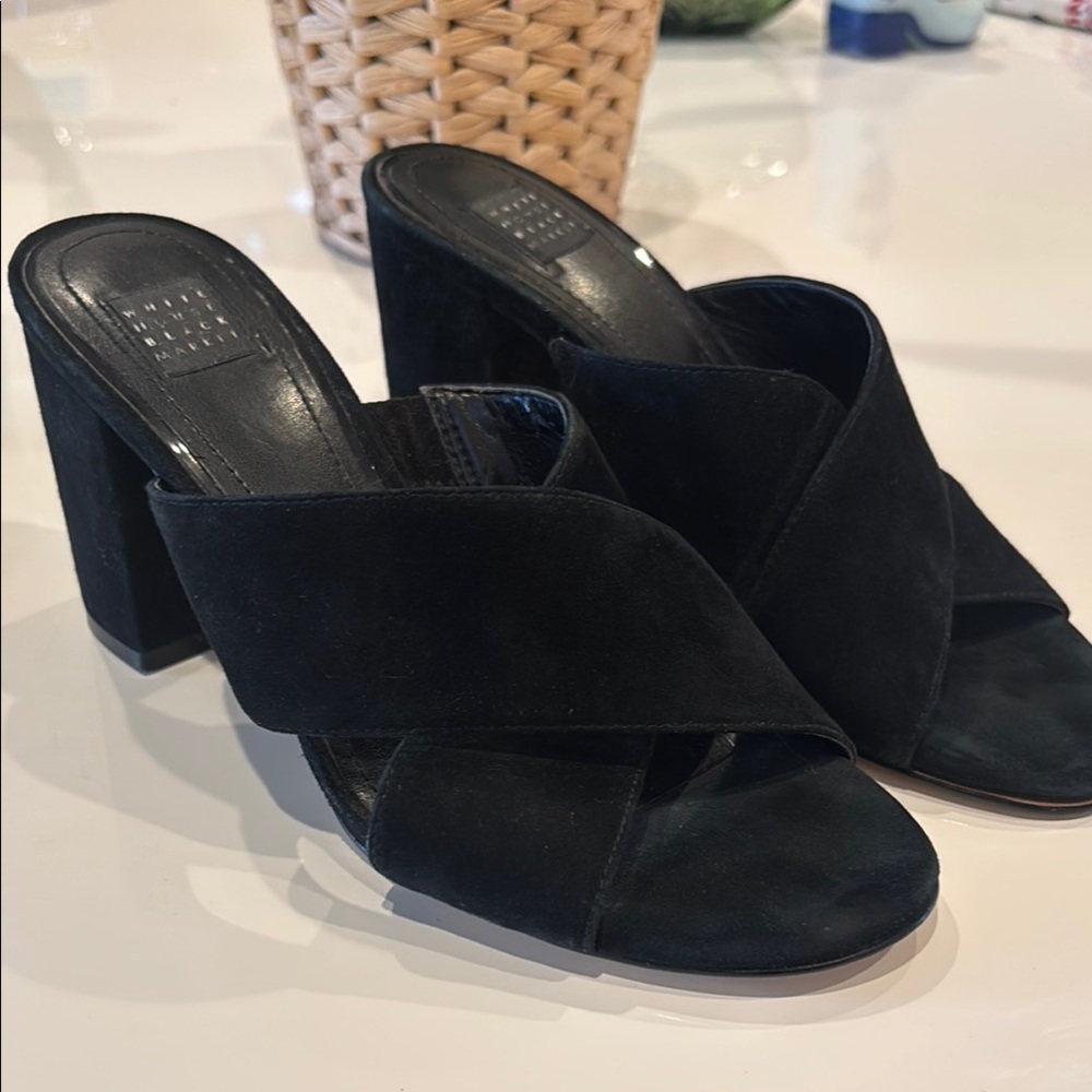 WHBM NEW BLACK SANDAL CHUNKY HEEL.